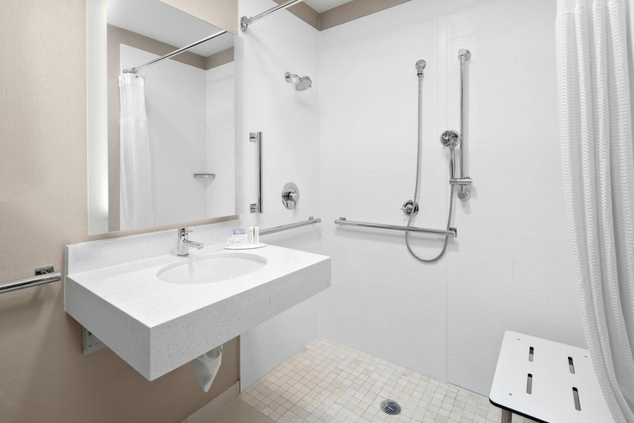 Springhill Hobby Airport 3*