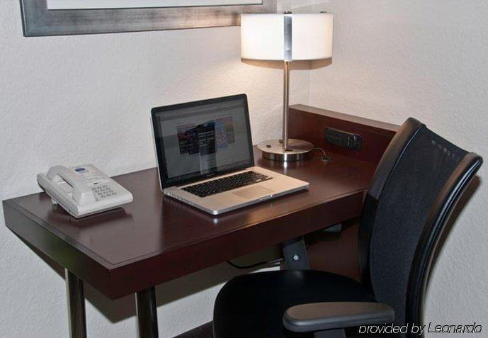 Hotel Springhill Hobby Airport 3*
