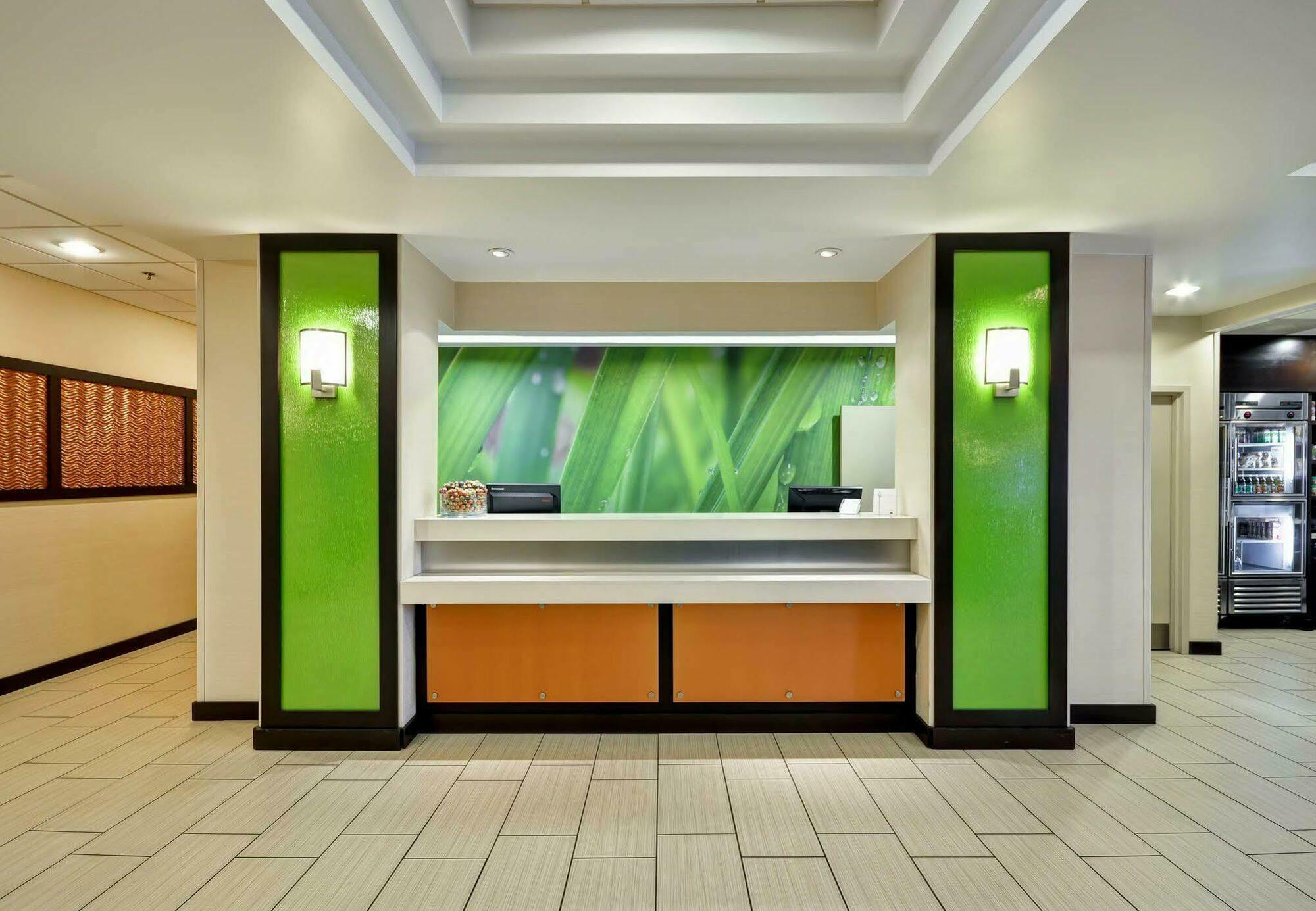 Springhill Hobby Airport 3*